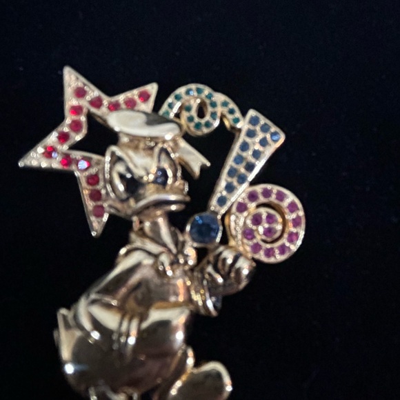 Vintage Disney and Napier Donald Duck go to pen brooch - Picture 4 of 5